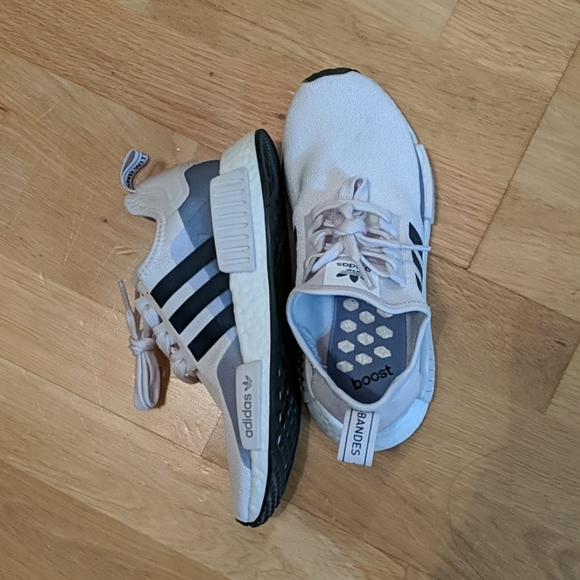 Adidas NMD_R1 Shoes - Picture 2 of 6